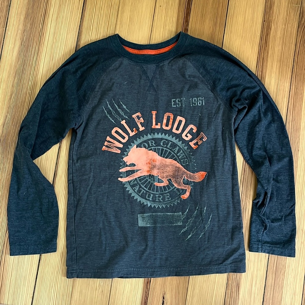 Lightweight long sleeve wolf tshirt